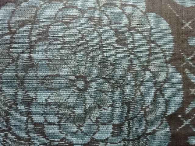  アンティーク　花模様織出し本場泥大島紬着物